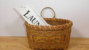 lot 49 image: Small Fruit Print Wicker Basket with 5 Hand Crafted Wall Shelf Decor