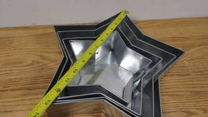 lot 98 image: Lot of 4 Star Shaped Cake Pans