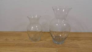 lot 114 image: 2 Glass Vases-1 Small- 1 Medium