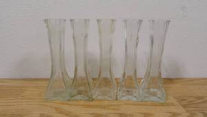 lot 124 image: Lot of 5 Square Base 6 Flower Vases