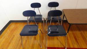 lot 128 image: Lot of 4 Stackable Hard Plastic School Chairs