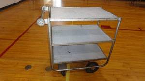 lot 188 image: 3 Tier Serving Cart