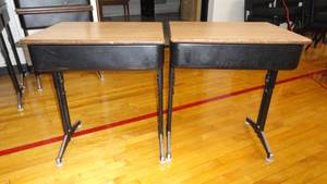lot 158 image: Set of 2 Hatch Top Adjustable Height School Desks-Black Brown