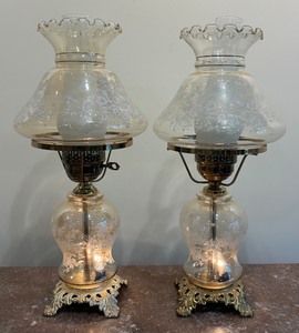 lot 53 image: Pair of Pretty Vintage Parlor Lamps