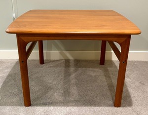 lot 20 image: Vintage Mobler Rasmus Solberg Mid Century Modern Teak Accent Table