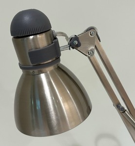lot 101 image: Adjustable Height Table Lamp