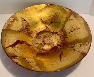 lot 43 image: Beautiful Gold Foil Decorative Bowl