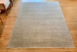 lot 74 image: Pretty Area Rug