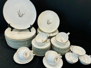 lot 31 image: Large Vintage Set of China Noritake China Candice Pattern