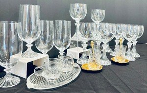 lot 33 image: Gorgeous Glass Including Mikasa Champaign Flutes, Wine Glasses, Tea Glasses and More