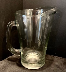 lot 117 image: Vintage Glass Items