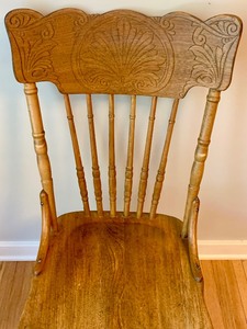 lot 163 image: Beautiful Vintage Wood Chair