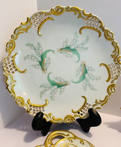 lot 175 image: Grouping of Fine Vintage China Pieces