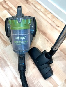 lot 140 image: Eureka Air Excel 990 Compact Vacuum