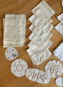 lot 158 image: Lovely Vintage Linens
