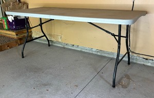 lot 208 image: Folding Table