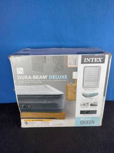 lot 7 image: Intex 22 Dura-Beam Comfort-Plush Airbed with QuickFill Plus Internal Pump - Queen