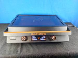 lot 69 image: Blackstone 22 Electric Tabletop Griddle