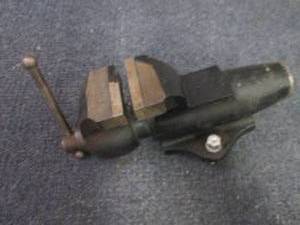 lot 257 image: Vise...