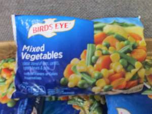 lot 308 image: EE 12- 16 oz FROZEN Birds Eye Mixe...