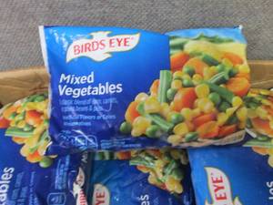 lot 309 image: EE 12- 16 oz FROZEN Birds Eye Mixe...