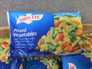 lot 310 image: EE 12- 16 oz FROZEN Birds Eye Mixe...