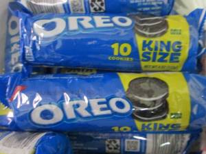 lot 333 image: 12- 4 oz Oreos ...