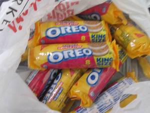 lot 342 image: 12- 4 oz Oreos Golden Double Stuf...