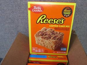 lot 374 image: 6- 14.2 oz Betty Crocker Reeses Co...