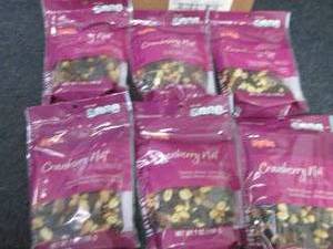 lot 398 image: 6- 7 oz HyVee Cranberry Nut Trail M...