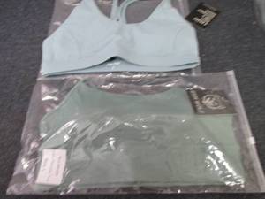 lot 50 image: 2- Ladies Gym Wolf Sports Bras Size...