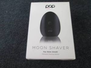lot 90 image: Pop Sonic Moon Shaver) - Face & Bod...