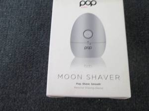 lot 91 image: Pop Sonic Moon Shaver) - Face & Bod...