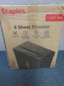 lot 116 image: Staples 8-Sheet Cross-Cut Personal ...