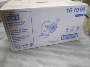 lot 140 image: Tork 161990 Universal Bath Tissue R...