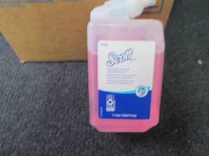 lot 216 image: Scott Foam Hand Soap with Moistur...
