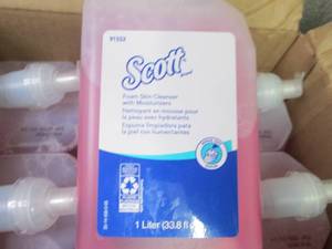lot 218 image: Scott Foam Hand Soap with Moistur...