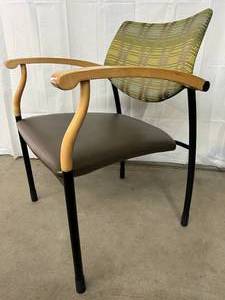 lot 38 image: MSRP $1800 High Quality Gunlocke Molti&nbspDesigned by&nbspDaniel Cramer&nbspOffice Suite Guest Side Arm Chair WMaple Wood Finish  Can Be Stacked 4 High For Easy Storage Stunning Condition Own A Gunlocke Chair To Really Know Quality Seating