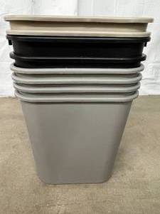 lot 109 image: Lot of 8 Mixed Size and Color Rubbermaid&nbspPlastic Garbage Trash Container Bins - In Good Condition