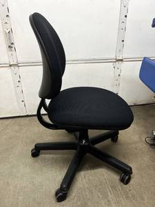 lot 87 image: MSRP $1200 High Quality Steelcase Criterion Highly Multi-Adjustable Ergonomic Seating Office Chair - Excellent Condition&nbspHigh-Performance Chair, Ideal For Users Who Sit For Long Periods Of Time 300lb Weight Capacity