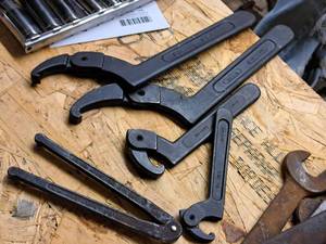 lot 51 image: (4) Adjustable Hook Spanner Wrenches, (1) Face Spanner