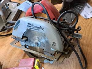 lot 77 image: Milwaukee 7-14 Circular Saw