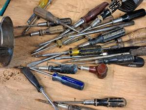 lot 60 image: Lot of (27) Assorted Screwdrivers