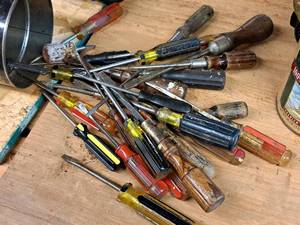 lot 59 image: Lot of (28) Assorted Screwdrivers