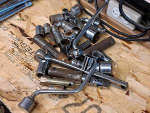 lot 56 image: Assorted 12 Drive Sockets, Ratchets, Speed Ratchet and Extensions