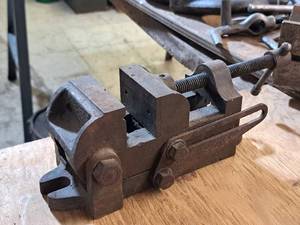 lot 82 image: 2.5-grip Machining Vise