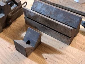 lot 83 image: Lot of (2) Machining V-Blocks - 8x3x3, 2x3x2