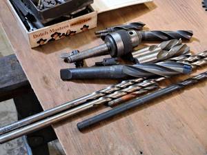 lot 91 image: Lot of (13) Assorted Machine Drill Bits and Chuck