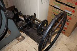 lot 7 image: Vintage Drill Press