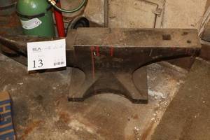 lot 13 image: Anvil
